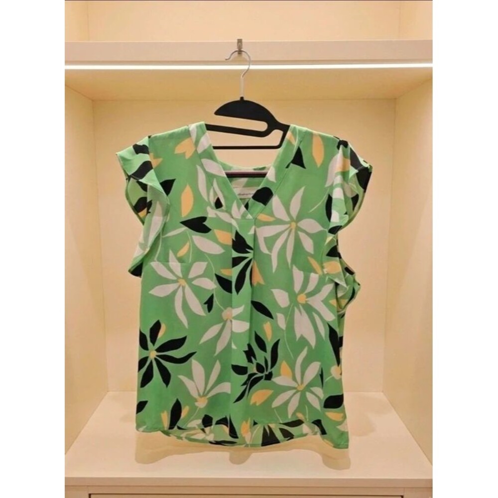 Liz Claiborne Floral Ruffle Sleeve V-Neck Blouse – Petite Medium